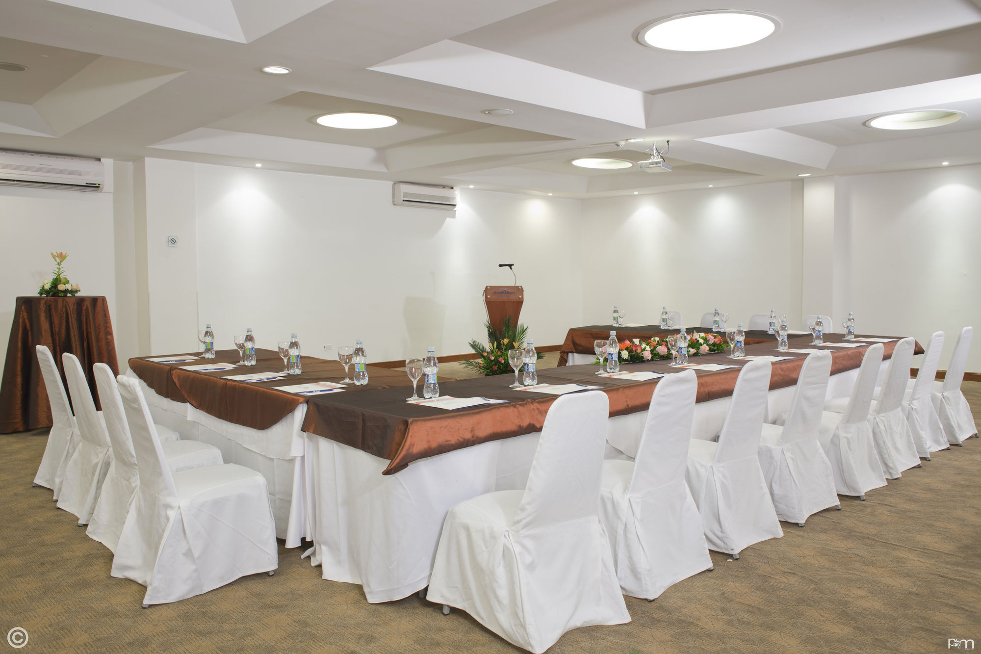 Sonesta Hotel Лоха Екстериор снимка